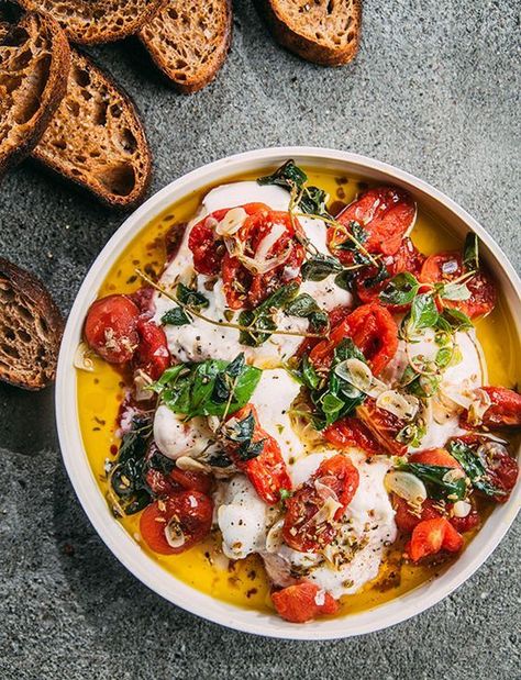 Tomato Burrata Dip, Buratta Cheese Recipe, Marinated Burrata, Buratta Appetizer Cold, Burrata Recipe Appetizers, Buratta Recipe, Baked Burrata, Italian Vegetarian Recipes, Burrata Board