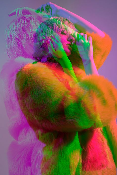 Bright Photography Aesthetic, Neon Fashion Photography, Rainbow Light Photoshoot, Rave Photoshoot Ideas, Pink Light Photoshoot, Rainbow Light Photography, Rave Photoshoot, Colorful Photoshoot Ideas, Glow Pictures