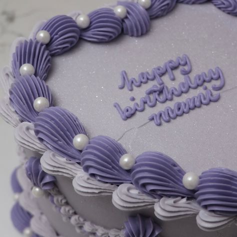 Purple cakes >>> - Cake Details - Size: Mini 6” (2 layers) Add-ons: Pearls (edible) + glitter dust (edible) #emmacakes #emmacakesseattle #heartcakeseattle #heartcake #purplecake #seattlecakes #customcakeseattle #seattlevintagecakes Edible Glitter Dust, Purple Cakes, Bento Cake, Glitter Dust, Edible Glitter, Heart Cake, Vintage Cake, Add Ons, Cute Cakes