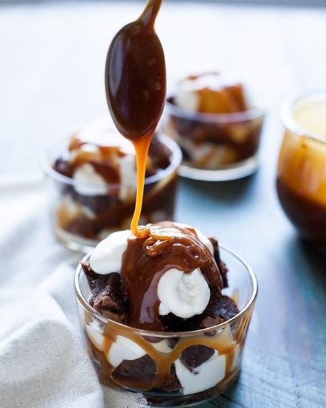 Salted Caramel Brownie, Brownie Trifle, Salted Carmel, Salted Caramel Brownies, Caramel Brownies, Individual Desserts, Trifle Recipe, Caramel Recipes, בר מצווה