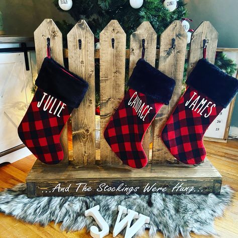 Christmas Stocking Holder Diy, Diy Stocking Stand, Homemade Stocking Holders, Stocking Stand Diy, Stocking Holder Diy, Standing Stocking Holder, Stocking Holder Ideas, Stocking Hanging Ideas, Stocking Tree Stand Diy Christmas