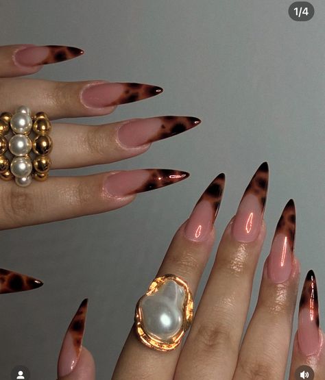 Almond Stiletto Nails Short, Stiletto Nails Designs Short, Sharp Almond Nails, Staleto Nails, Hair Calendar, Dark Acrylic Nails, Practice Nails, Nails School, Boujee Nails