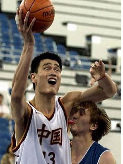 Armpit lick Funny Basketball Pictures, Sports Fails, Funny Sports Pictures, Basketball Funny, Perfectly Timed Photos, Embarrassing Moments, Basketball Pictures, A Basketball, Sports Pictures