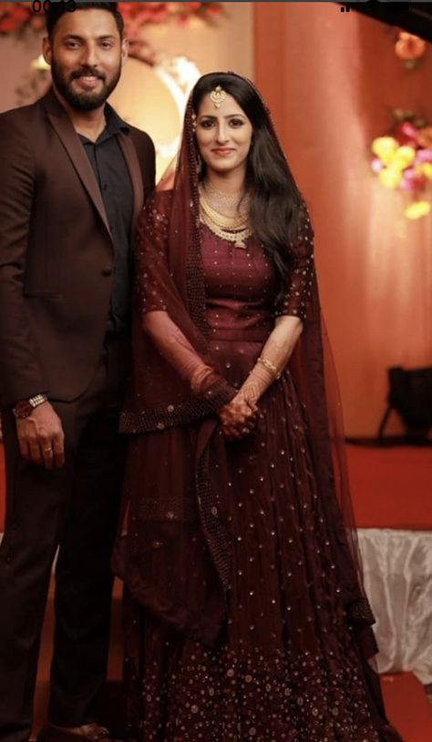 Wedding Matching Outfits, Muslim Wedding Photos, Christian Wedding Gowns, Maroon Outfit, Nikah Dress, Marriage Dress, Romantic Couple Poses, Couple Wedding Dress, Lehenga Wedding