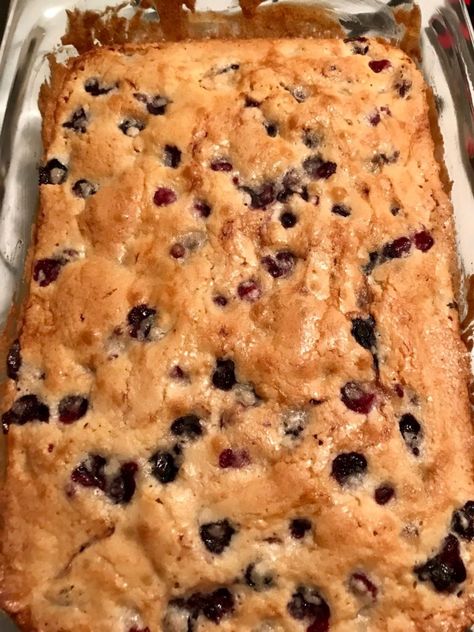 White Blueberry Cake, Blueberry Cake With Frozen Blueberries, Blueberry Cake With Brown Sugar Sauce, Breakfast Blueberry Cake, Easy Blueberry Cake Recipes, Blueberry Snack Cake, Polish Blueberry Cake, Food With Blueberries, Blueberry Cake Using Box Cake