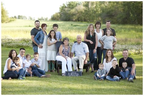 Photos Shoot Ideas, Group Family Pictures, Family Photos Spring, Big Family Photo Shoot Ideas, Large Family Photo Shoot Ideas, Family Photo Shoot Ideas, Large Family Pictures, Large Family Photo, Large Family Photography