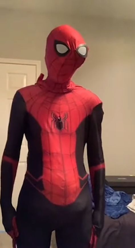 Funny Superhero Costumes, Cosplay Fail, Amazing Spider Man Comic, Spiderman Meme, Hair Meme, Spiderman Funny, Spiderman Outfit, Spiderman 1, Spiders Funny