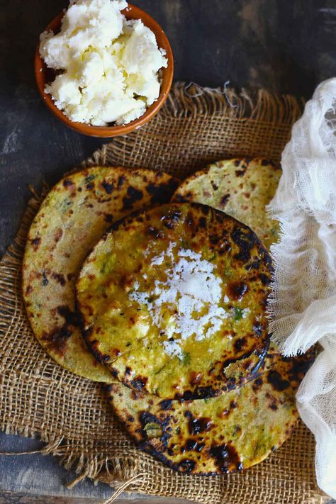 Dal Paratha or missa paratha is a delicious Indian paratha or flatbread made with wheat flour (atta), spices, and leftover yellow dal tadka. Indian Paratha, Dal Paratha, Yellow Dal, Indian Breakfast Recipes, Indian Dal, Indian Beef Recipes, Indian Breads, Dal Tadka, Menu Recipes