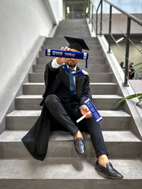 Graduation pictures Graduation Photoshoot Ideas For Men, Graduation Photoshoot Poses Men, Graduation Poses For Men, Men Graduation Photoshoot, Graduation Pictures For Men, Medical Graduation Pictures, Male Graduation Outfit, Graduation Photos Men, Men Graduation Pictures