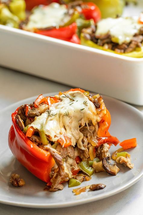 Philly Cheesesteak Stuffed Peppers, Philly Cheesesteaks, Cheez Whiz, Cheesesteak Stuffed Peppers, Steak And Onions, Low Carb Meal, Dish Ideas, Sliced Steak, Philly Cheesesteak