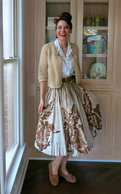 Cassie Stephens: What the Art Teacher Wore #147 Art Teacher Clothes, Librarian Chic Outfits, Young Teacher Outfits, Art Teacher Outfits, Teacher Outfits Professional, Vintage Teacher, Teacher Outfits Elementary, Librarian Chic, Spring Teacher Outfits