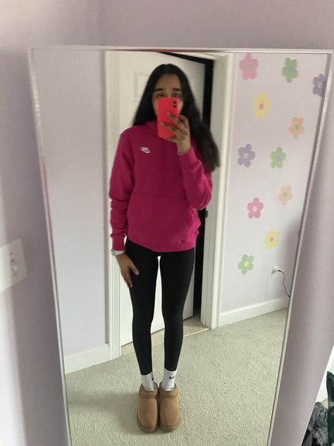 Nike hoodie, outfit, nike outfit, ultra minu uggs outfit, outfit ideas How To Style A Nike Hoodie, Nike Hoodie Outfit Aesthetic, White Nike Hoodie Outfit, Pink Nike Hoodie Outfit, Nike Tech Outfits Women, Nike Hoodie Outfit Women, Outfit Ideas With Uggs, Nike Girl Outfits, Pink Hoodie Outfit