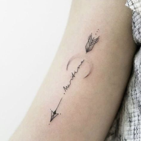 Warrior Arrow Tattoo, Meaning Of Arrow Tattoo, Tattoo Diy, Arrow Tattoo Design, Sister Tattoo, Dragon Tattoo For Women, Tattoo Trend, Inspiration Tattoos, Tattoo Artwork