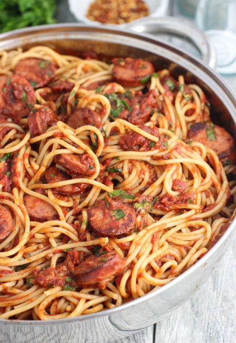 Sausage Pasta Recipes Easy, Easy Sausage Recipes, Smoked Sausage Pasta, Spaghetti With Ground Beef, Fra Diavolo, Smoked Sausage Recipes, Resep Pasta, Sausage Pasta Recipes, Pasta With Sausage