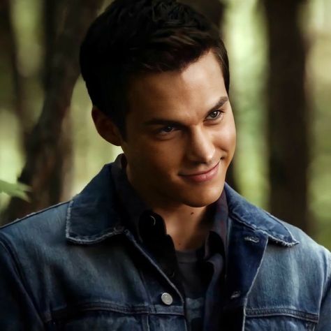 Tvd Kai, The Vampire Diaries Kai, Chris Wood Vampire Diaries, Rafael Miller, Kai Parker, Stefan And Caroline, Vampire Stories, Vampire Diaries Seasons, Chris Wood