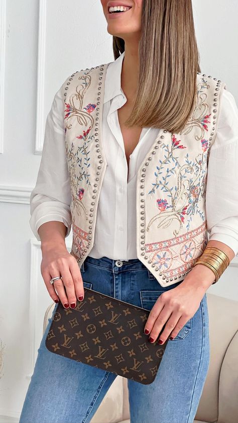 Zara Embroidered Vest Outfit, Sleeveless Embroidered Vest For Summer, Cotton Vest With Multicolor Embroidery, Summer Sleeveless Embroidered Vest, Zara Embroidered Vest, Short Teen Dresses, Gown With Jacket, Zara Looks, Waistcoat Woman