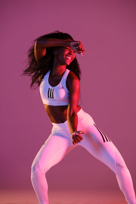 Zumba Photoshoot, Workout Poses Photography, Fitness Shoot Ideas Women, Zumba Aesthetic, Gym Photoshoot Women, Neon Fitness, Directing Film, Fitness Photoshoot Poses, Fitness Poses