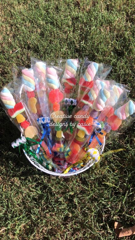 Super fun birthday bucket of our creative candy kebabs with marshmallows! (: Creative Desserts, Creative Birthday, Birthday Candy, Kebabs, Party Needs, Special Events, Candy, Holidays, Birthday