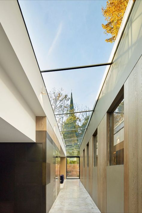 Strip rooflight to London extension Glass Walkway, Garden Front Of House, Shed Landscaping, Front Yard Decor, Australia House, University Architecture, House Redesign, Roof Lantern, Best Architects