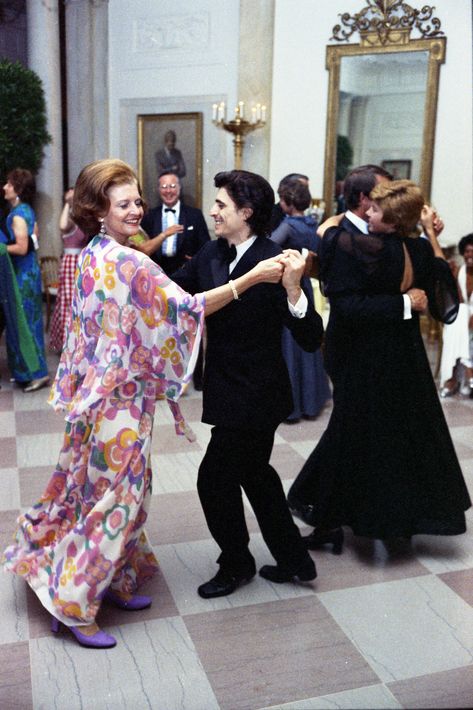 Nelson Rockefeller, Presidents Wives, State Dinner, American First Ladies, Betty Ford, National Archives, American Presidents, Chiffon Gown, King Jr