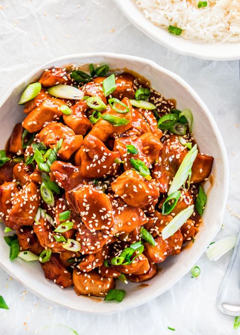 This Instant Pot General Tso's Chicken is the perfect, healthier, homemade dinner in under 30 minutes. This spicy Chinese takeout favorite is simple and quick to prepare with just the perfect balance of sweet and tangy. #chickendinner #chicken #generaltsoschicken #instantpot General Tsos Chicken, Instant Pot Chinese Recipes, Pasta Alfredo, Jo Cooks, General Tso Chicken, General Tso, Homemade Dinner, Instant Pot Dinner Recipes, Easy Instant Pot Recipes