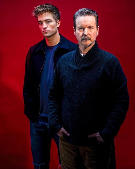 Daily Robert Pattinson on Instagram: “Robert Pattinson and Matt Reeves photographed for Los Angeles Times! 🦇 - . 🦇Follow me @dailybattinson for more Content🦇 . . .…” Iron Lung, Justice League 2017, Universe Movie, Matt Reeves, Bruce Wayne, Markiplier, Robert Pattinson, Justice League, Dc Comics