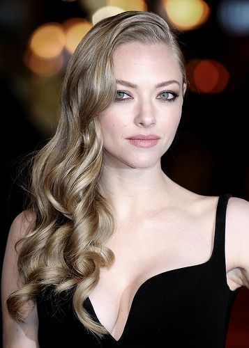 (paid link) Butter Blonde Hair Color. Best for: light and medium hot and neuter skin tones. This pale, warm shade is lovely on ... Amanda Seyfried Dark Blonde, Pale Skin Hair, Amanda Seyfried Hair, Pale Skin Hair Color, Blonde Ambition, Dirty Blonde, Amanda Seyfried, New Hair Colors, Dark Blonde