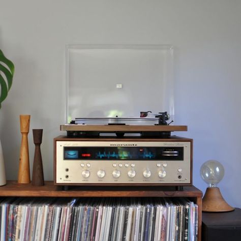 The Top 5 Best Recommended Turntables and Stereo Systems Turntable Furniture Design, Bohemian Kitchen Ideas, Turntable Setup, Turntable Furniture, Turntable Vintage, Audiophile Turntable, Vinyl Room, Record Room, Stereo Cabinet