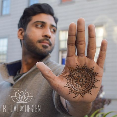 Men Henna Tattoo, Mehandhi Designs, Palm Mehndi Design, Simple Mehendi Designs, Henna Designs For Men, Very Simple Mehndi Designs, Engagement Mehndi Designs, Pretty Henna Designs, Henna Tattoo Designs Simple