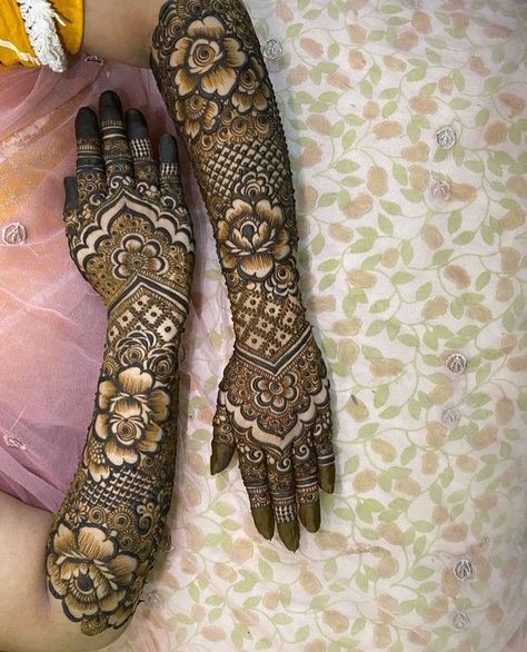 Bride Mendhi, Mehndi Classes, Pakistani Mehndi Designs, Arabic Mehendi, Mahendi Designs, Heena Design, Finger Henna Designs, Legs Mehndi Design, Simple Mehndi Designs Fingers