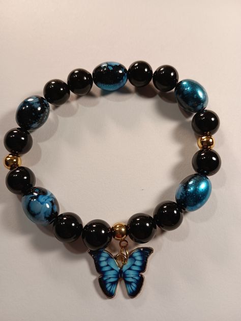 Beautiful mix of acrylic 10mm black beads and oval turquoise black and touch of metallic design. Stretch Bracelets Ideas, Girly Bracelets, Pandora Bracelet Designs, Diy Kandi Bracelets, Diy Bracelets With String, Crystal Bead Jewelry, Bracelets Ideas, Metallic Design, Expensive Jewelry Luxury