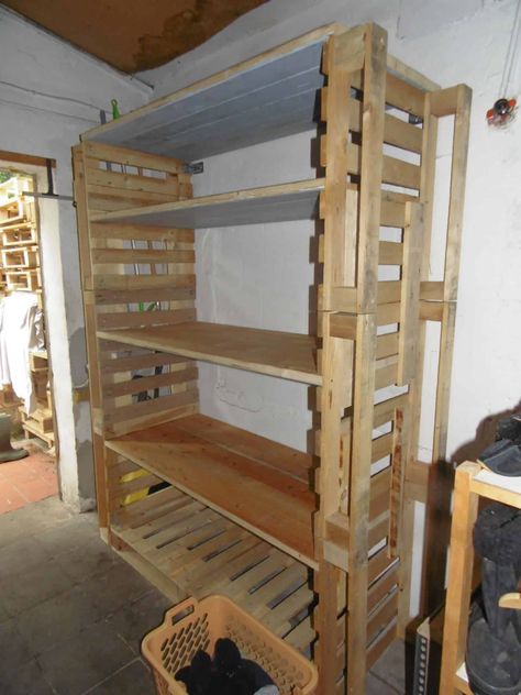 Everybody could use storage space in the form of free wood :) you can make it as big or small as you want...  #Garage, #PalletRack, #PalletShelves, #ReclaimedPallet #PalletBookcasesBookshelves, #PalletShelvesPalletCoatHangers Bookshelves Pallet, Pallet Countertop, Pallet Bookshelves, Halloween House Party Decorations, Wooden Pallet Shelves, Pallet Wood Shelves, Pallet Storage, 1001 Pallets, Pallet Rack