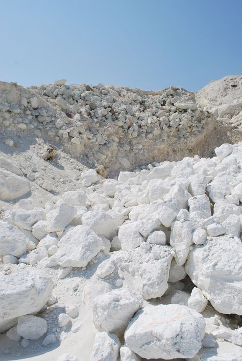 big chalk rocks on the island of Kimolos Slate Pencil, Chalk Rock, Magnesium Carbonate, Calcium Carbonate, Greek Art, Stone Texture, Travel Info, Greek Life, Greece Travel