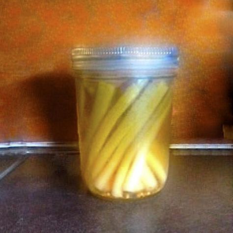 Mrs. Wheelbarrow's Pickled Green Onions Zesty Bread And Butter Pickle Recipe, Pickled Green Onions Recipe, Bread And Butter Pickle Recipe, Pickling Vegetables, Quick Pickled Radishes, Green Onions Recipes, Canning Jams, Food In Jars, Canning Recipe