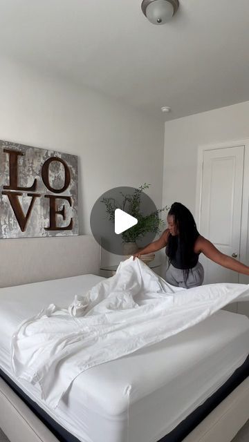 Destene Sudduth on Instagram: "the jean technique at the end is my fave, plus i��’ve got brandon on board so he does it now🥰  #bedding #jeanhack #homedecor #homehacks" Secondary Bedroom Ideas, Cali King Bedroom Ideas, Bedroom Sheets Ideas Color Schemes, How To Make Your Bed Look Nice, Ideas For Bedrooms Decorating, How To Make A Bed Like A Designer, Bed Making Ideas, Spa Bedroom Ideas, Bed Decorating Ideas