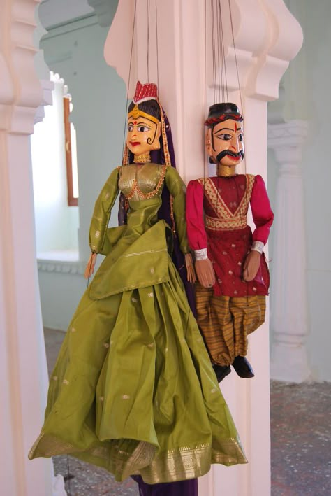 Marionette indienne Katputli Rajasthani Decor, Rajasthani Culture Aesthetic, Katputli Making, Puppetry Aesthetic, Dandiya Decoration, Rajasthan Aesthetic, Jaipur Fashion, Namaste Art, Indian Retro