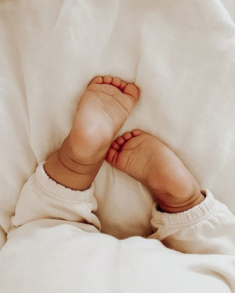 baby toes Newborn Baby Photoshoot, Newborn Baby Photos, Foto Tips, Foto Baby, Newborn Shoot, Newborn Baby Photography, Newborn Photoshoot, Baby Family