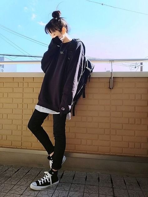 일본 패션, Korean Outfit Street Styles, Tomboy Outfits, Tomboy Style Outfits, Korean Girl Fashion, Sweatshirt Outfit, Ulzzang Fashion, Tomboy Fashion, Bags Fashion