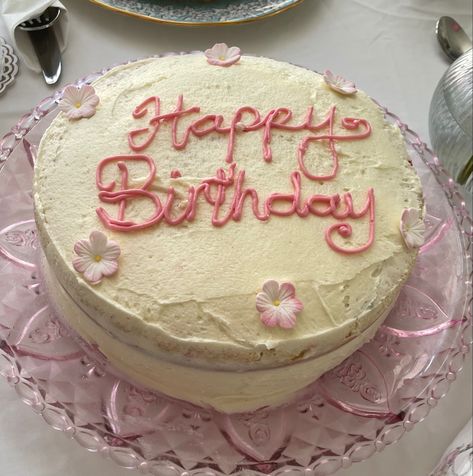 simple homemade buttercream birthday cake 🤍 #birthday #cake #buttercream #vintage Birthday Cake Buttercream, Buttercream Birthday Cake, Homemade Buttercream, Cake Birthday Cake, Cake Buttercream, Pretty Birthday Cakes, Vintage Cake, Birthday Cakes, Butter Cream