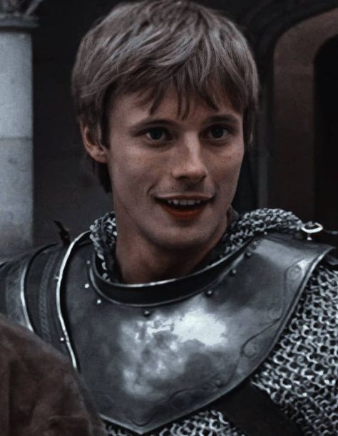 Merlin Profile Picture, Bbc Merlin, Arthur Pendragon, Bbc, Merlin, Profile Picture, Crown, Humor, Tumblr