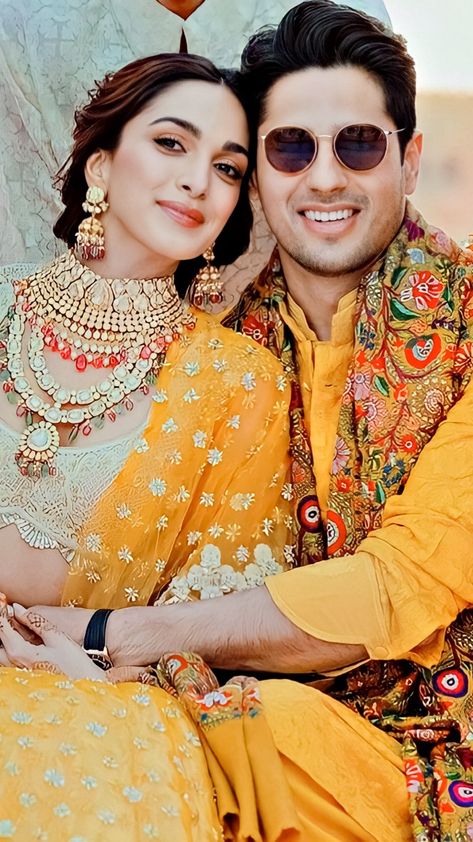 Janmashtami Photos, Best Bollywood Movies, Indian Bride Outfits, Bollywood Couples, Wedding Couple Poses, Bride Photography, Kiara Advani, Couple Photography Poses, Wedding Photography Poses