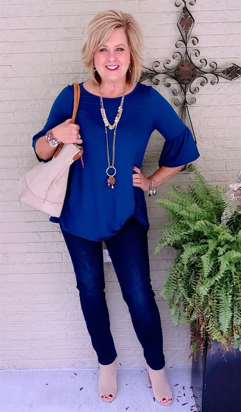 50 IS NOT OLD | IT IS ALL ABOUT THE SLEEVES Summer Outfit Style, Mode Ab 50, 50 Is Not Old, 50 Womens Fashion, How To Wear Leggings, Classic Clothes, Over 60 Fashion, Fashion For Women Over 40, Colour Combo