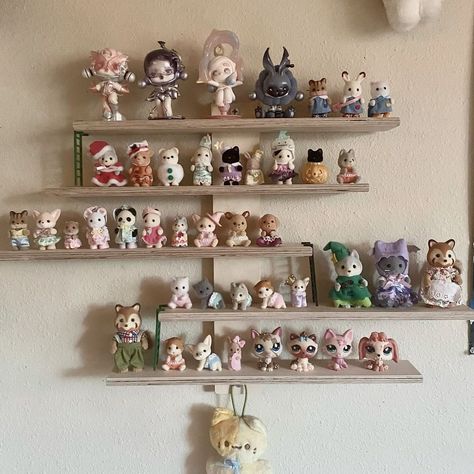 trinket aesthetic🌀 Trinket Aesthetic, Trinkets Aesthetic, Trinket Collection, Trinket Display, Trinket Shelf, Angel Dress, + Core + Aesthetic, Like Crazy, Bed Room