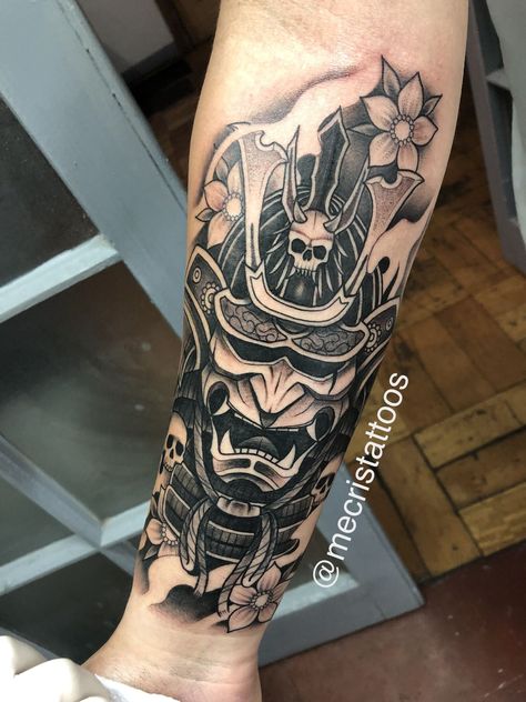 Hannya Maske Tattoo, Japanese Forearm Tattoo, Hannya Maske, Japanese Hand Tattoos, Samurai Tattoo Sleeve, Oni Mask Tattoo, Guerriero Samurai, Japanese Tattoos For Men, Oni Tattoo