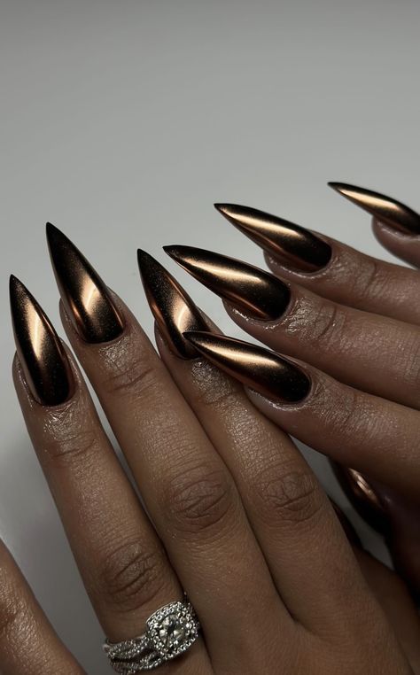 Metalic Fall Nails, November Nails Fall Stiletto, November Stilleto Nails, Alcamist Aesthetic, Thanksgiving Stiletto Nails, Black And Gold Cat Eye Nails, Roaring 20s Nails, Gold Nails Stiletto, Stiletto Fall Nails