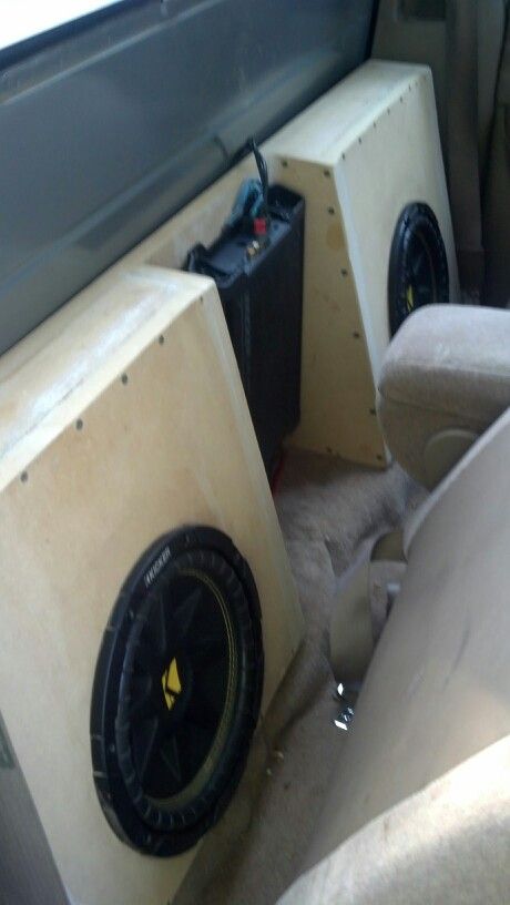 Speaker box with two kicker comp 10's. Truck Subwoofer Box, Car Speaker Box, Stereo Idea, Truck Speakers, Truck Stereo, Vw Caddy Mk1, Truck Audio, Accessoires 4x4, Car Subwoofer Box