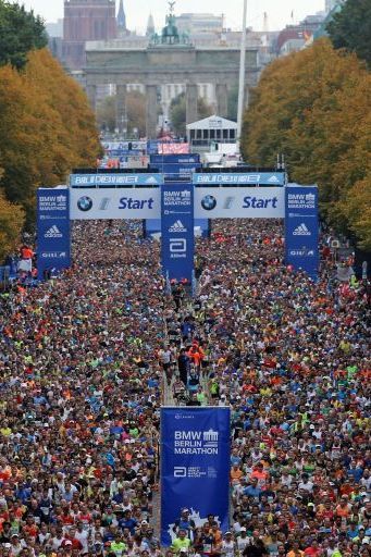 Known for its record-breaking times, the Berlin Marathon offers an amazing opportunity to run alongside (or behind) the elites Berlin Marathon, Runners Knee, Race Training, 2025 Vision, Amazon Prime Day, Training Gear, Best Running Shoes, Marathon Running, Half Marathon