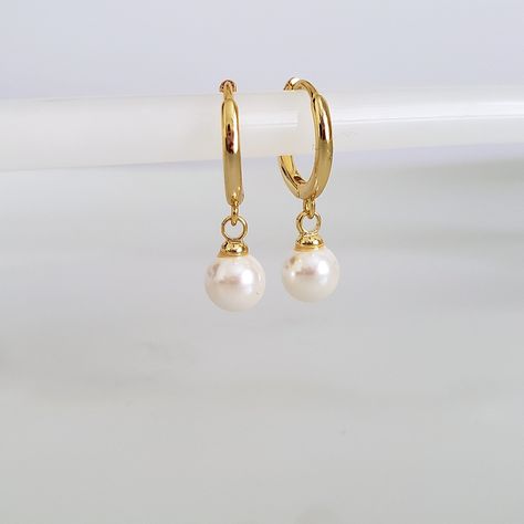 Pearl Hoop Earrings Metarial: 100% Sterling Silver With 14k Gold Plated. Harder And More Durable Than Fine Silver Simple And Perfect For Layering! Length: 10mm14mm Discount For Bundles. Dm Me If You Have Any Questions. Dangling Pearl Earrings Simple, Gold And White Earrings, Pearl Hoop Earrings Gold, Gold Hoops With Pearls, Gold Earrings Pearl, Trendy Pearl Jewelry, Dainty Gold Wedding Jewelry, Gold Stud Earring, Golden Pearl Earrings