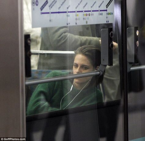 Going underground: Kristen Stewart looked fatigued as she got into character on the set of Personal Shopper while on the Paris Metro on Thursday Kristen Stewart Black And White, Personal Shopper Movie, Kristen Stewart Photoshoot, New Love Pic, Paris October, Kristen Stewart Movies, Kristin Stewart, Kristen Stewart Style, Paris Metro