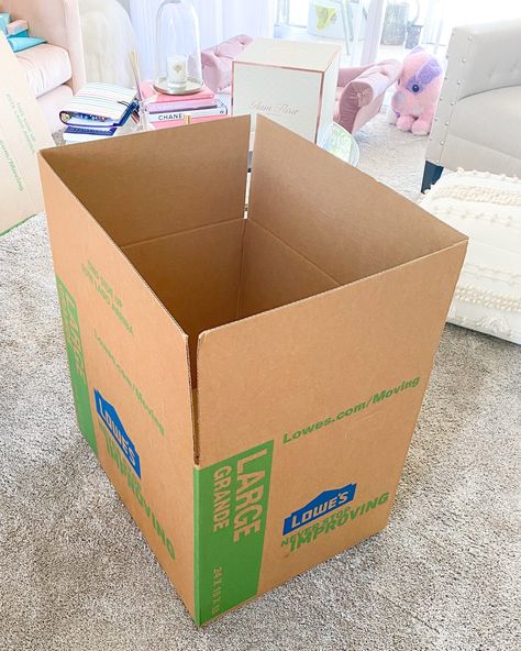 DIY CARDBOARD BOX CARS (WITH FREE PRINTABLE) - The Fashionable Accountant Box Car Ideas, Kids Parade Floats, Cardboard Box Cars, Cardboard Cars, Kids Movie Night, Kingdom Building, Birthday Lol, Car Costume, Cardboard Box Car